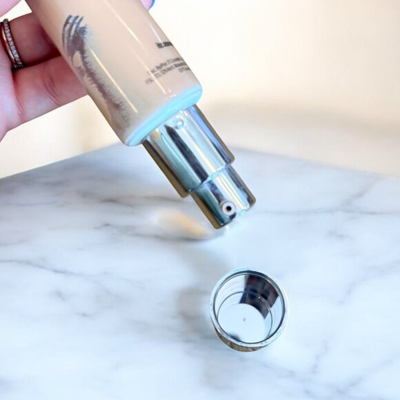 It Cosmetics CC+ Illumination Full Coverage Foundation + Anti Aging Medium Shade - Picture 6 of 6